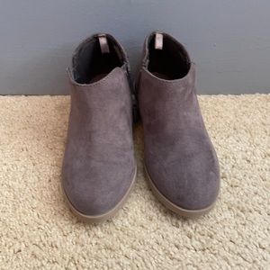 Brown suede ankle boots with little heel